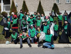 groupe d'élèves quête de déchets